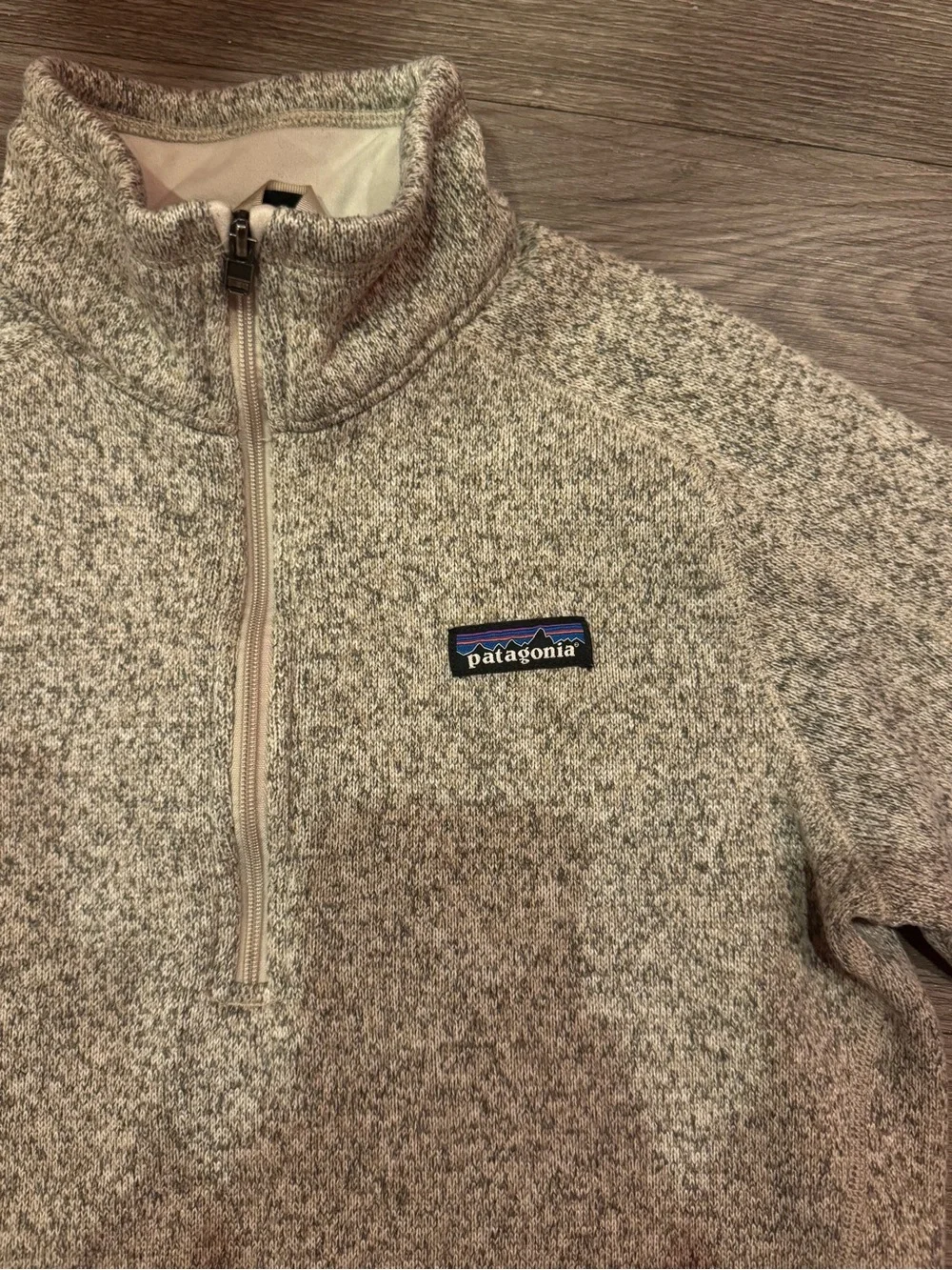 Patagonia Women’s Heathered Light Gray Quarter-Zip Pullover
